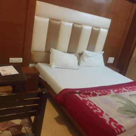 Hotel Noble Inn นิวเดลี ภายนอก รูปภาพ