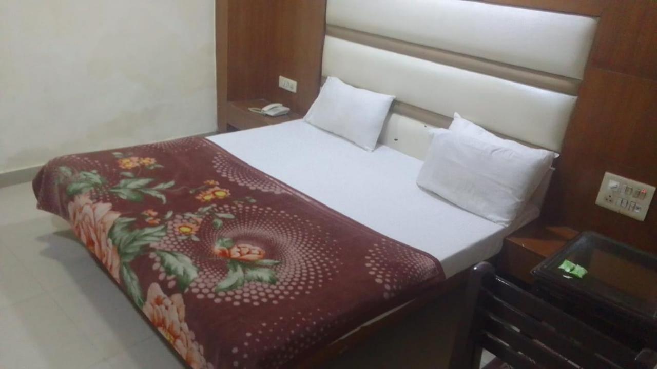 Hotel Noble Inn นิวเดลี ภายนอก รูปภาพ